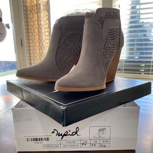 NEW 6.5 woman’s gray booties